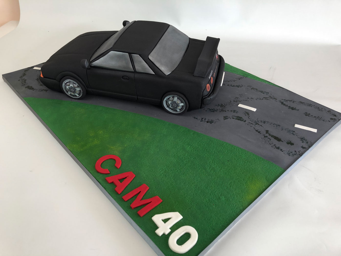 Black Skyline Car cake