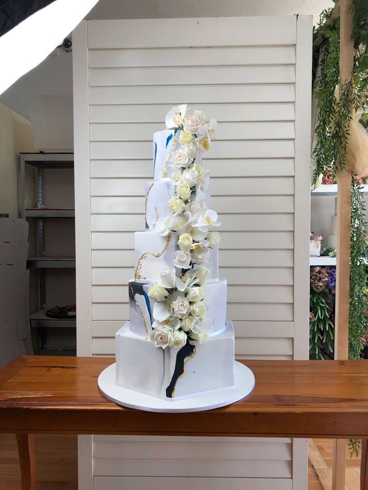 Blue & Gold wedding cake