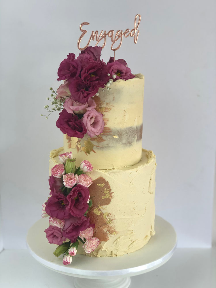 Romantic Gold & Floral wedding cake