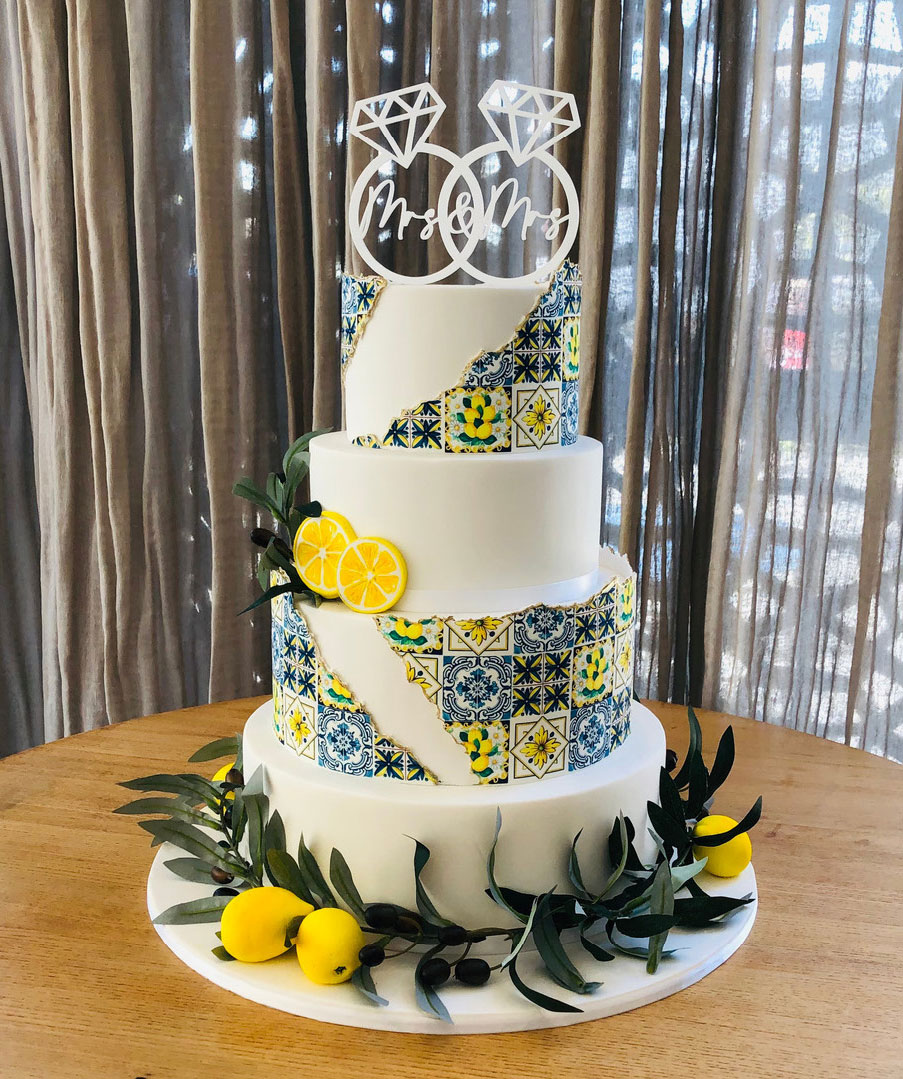 wedding cakes trends for bright colours